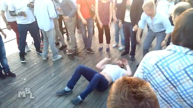 When you are too drunk to dance | Пьяный танцор исполнил нижний брейк