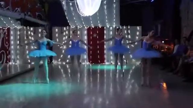Выступление учениц студии Flash Dance