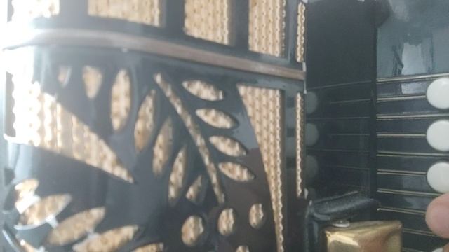 А я кайфую, мне по барабану. На гармони, цифры, 89277382068.