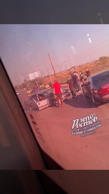 ЕСТЬ ПОСТРАДАВШИЕ: на Пойменной в Батайске произошло ДТП. Не обошлось без пострадавших.