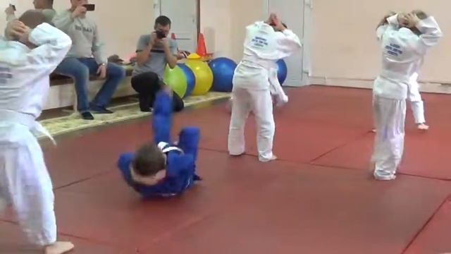 Тренировка для малышей 4 лет. Акробатика - 1.  Training SPORTY KIDS