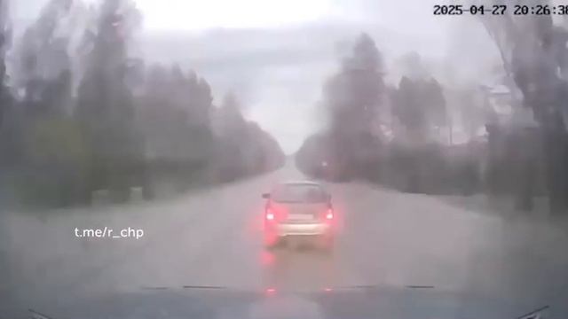 В Челябинской области во время обгона УАЗ "Патриот" выехал на встречку и устроил смертельную аварию.