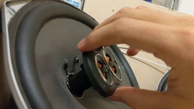 Bass test on 2 jbl 6x9 car speakers