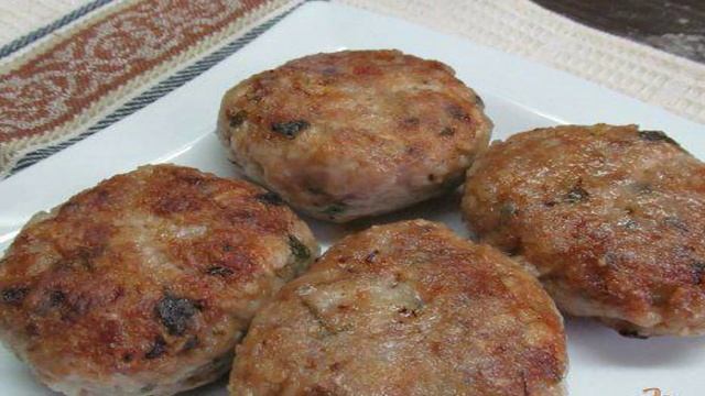 Мясные котлеты с цветной капустой и овсяными хлопьями