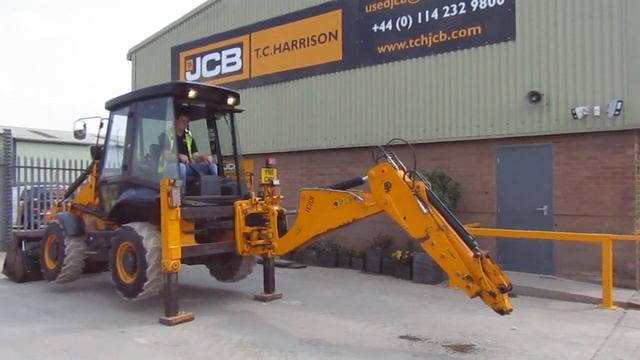 FOR SALE: 2011 JCB 2CX STREETMASTER