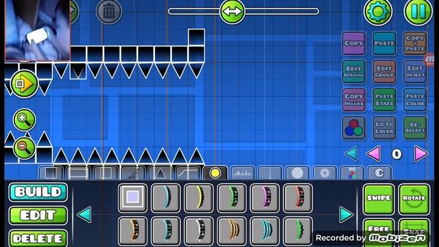 строим уровень в Geometry Dash.