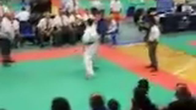 Karate Mondiali WUKF Lignano 2011 - Kumitè Sambon - Ughi Alessandro (Shiro)  vs. Russia (Aka)