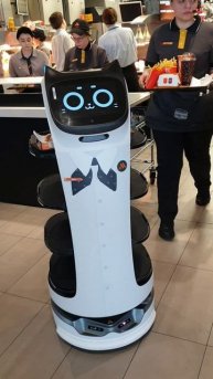 «Вкусно — и точка» начала тестировать роботов-разносчиков