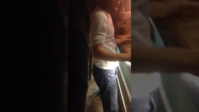 Бармен выхватывает прикол с гостя!