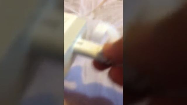How to attach a iPad cable