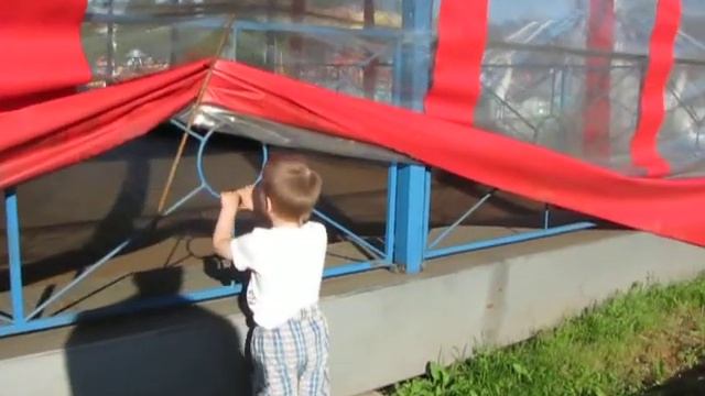 На аттракционах.