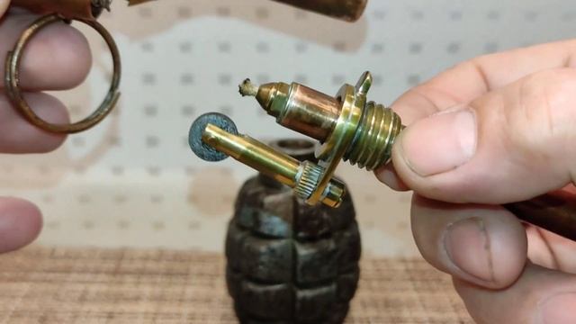 Зажигалка бензиновая Ф1"лимонка".