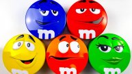 Веселые Мультики для Малышей с Кофетами M&M's Skittles Распаковка Шоколадных Конфет и Леденцов
