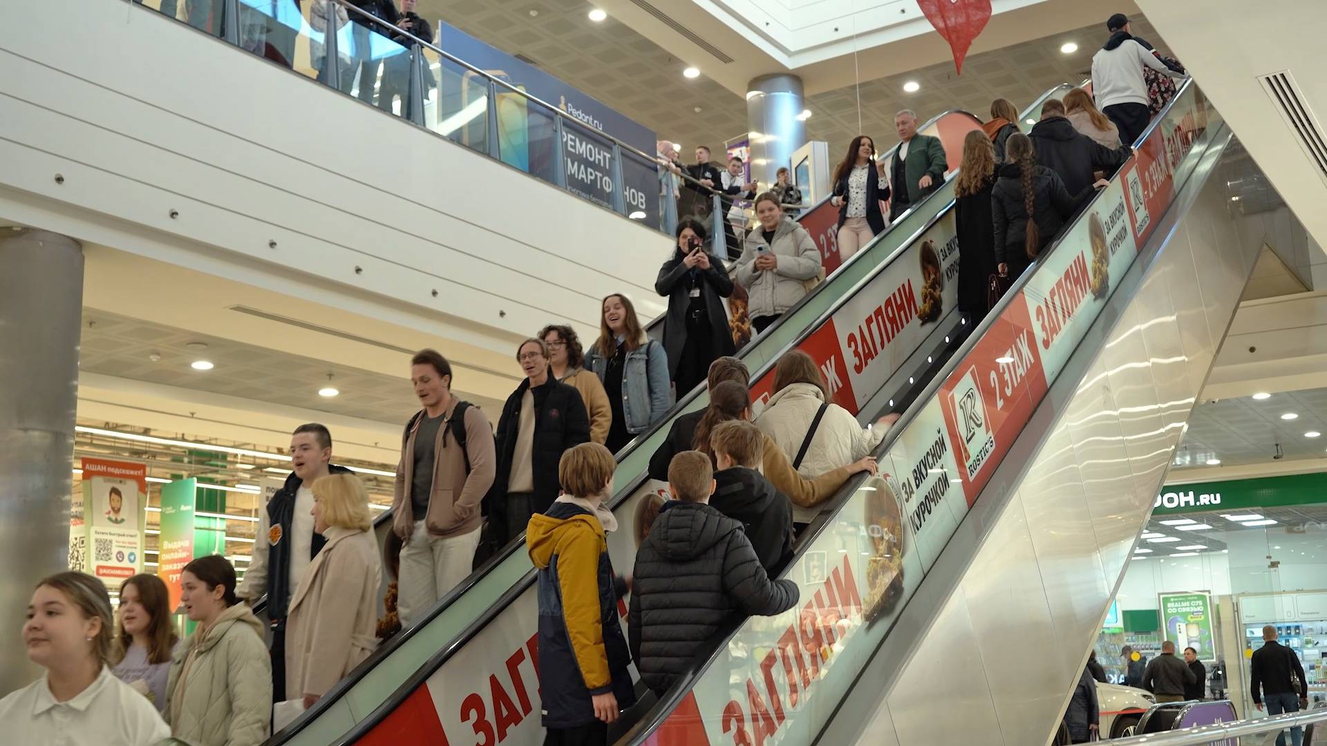 В торговом центре «Капитолий» г. Орехово-Зуево спели песню «Катюша»