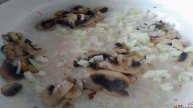 Грибы жареные в сметане