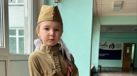А это Полинкин класс на конкурсе к 9 Мая.