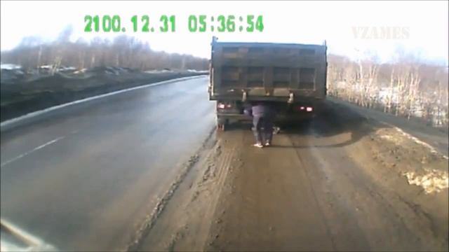 Камаз покатился назад! Прикол!