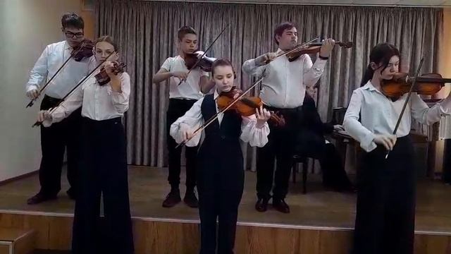 Ансамбль скрипачей