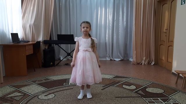 Поздравления с Днем матери от групп "Неваляшки", "Солнышко", "Дельфины" и "Непоседы".