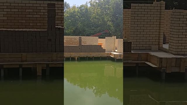 Строительство банного комплекса в горах.