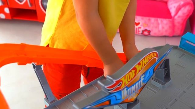 Рома и Диана Подарок Роме на День рождения - Трек Hot Wheels