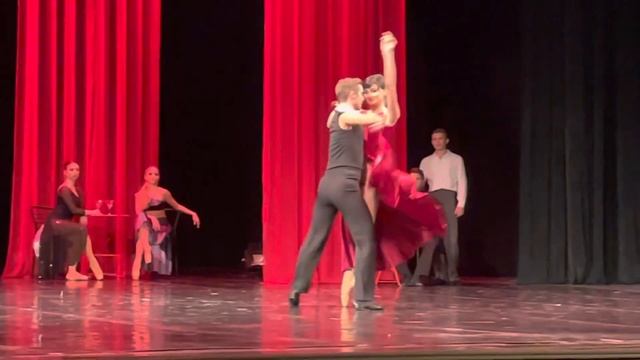 Танго на пуантах 1 (Tango On Pointe 1)