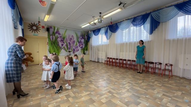 Группа раннего возраста «Солнечные зайчики», весенний праздник