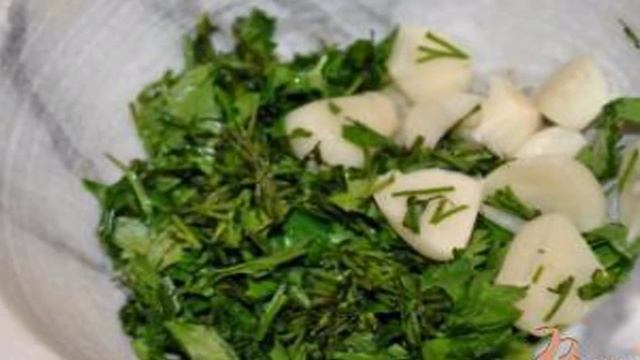 Молодой картофель с чесноком и зеленью