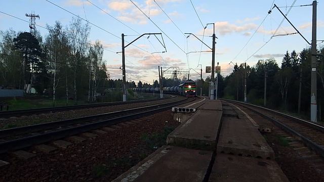 2ТЭ116 1717 поморгал буферами