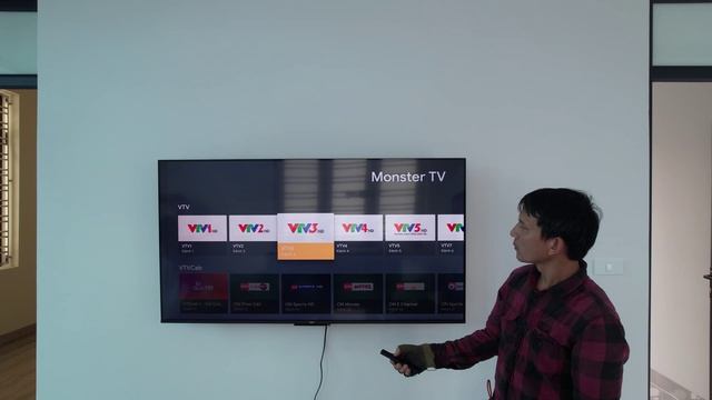 Lắp tivi xiaomi A Pro 55 inches từ sáng sớm cho khách hàng kịp xem Đại lễ diễu binh