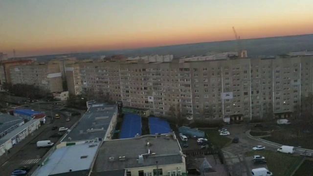 Прогулка по городу,в парке на качелях,,Витя на тренажере,вид города западной стороны и наша ёлочка.