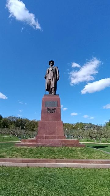 Памятник Мичурину. ВДНХ