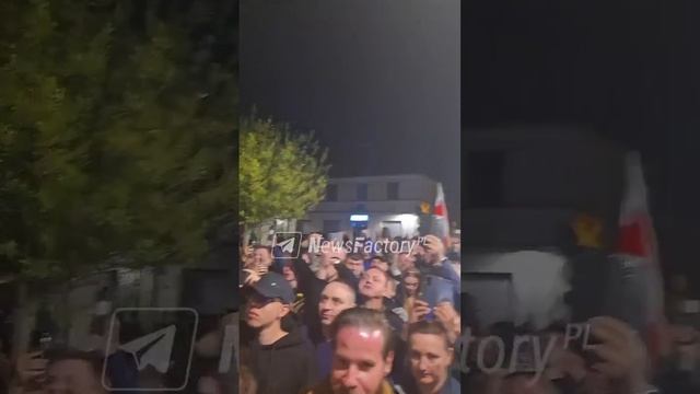 Жители Польши содрали флаг Украины, который был установлен на ратуше