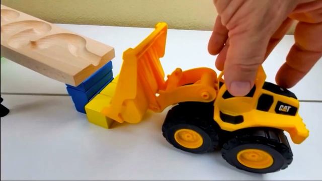 Мультики детей. Машинки ловят разноцветные шарики.