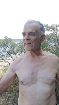 Поэт Валентин Минин читает стих про Остров Кудряш