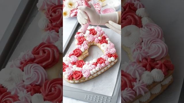 Heart cookie❤ #valentinesday #cookies #shorts #buttercream #sprinkles #tutorial #southafrica #baker
