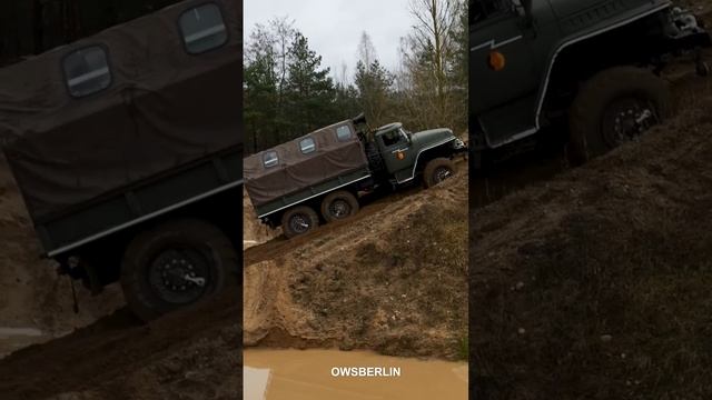 Урал-375 ползет в гору