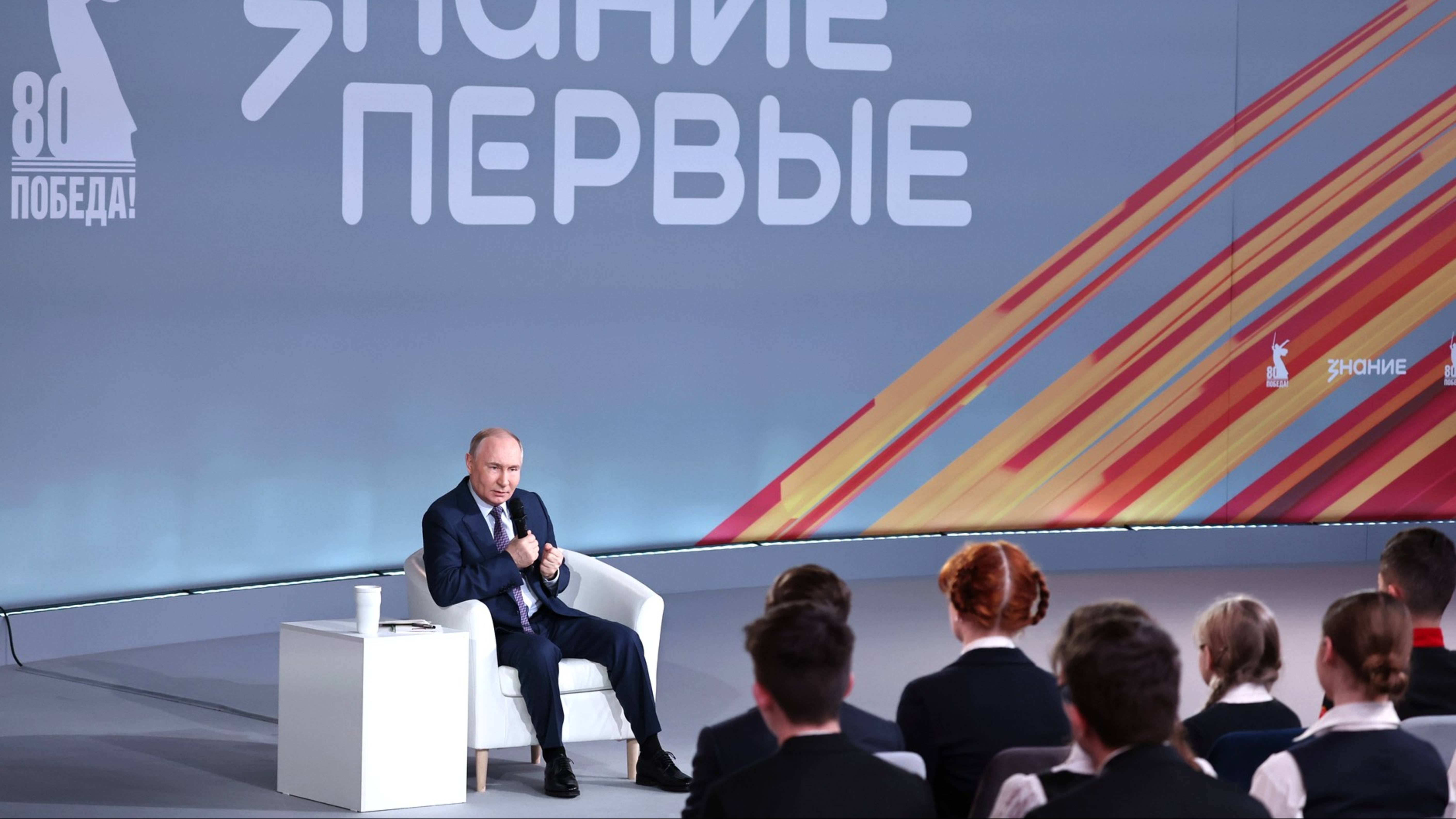Президент России Владимир Путин встретился с участниками просветительского марафона «Знание. Первые»