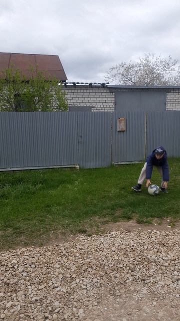 по башке себе постучи