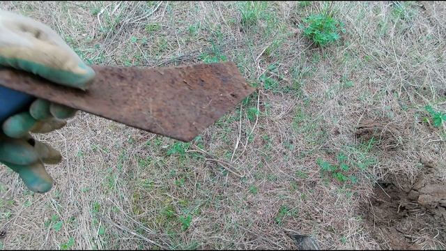 Накопал железяк аж рюкзак порвался