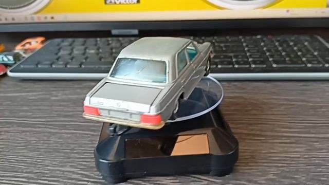 Mercedes benz 240d corgi 1:43
