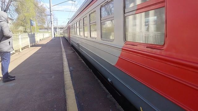 Электропоезд ЭД4М-0082 Сообщением Петрокрепость-Санкт-Петербург Прибывает на станцию Пискарёвка