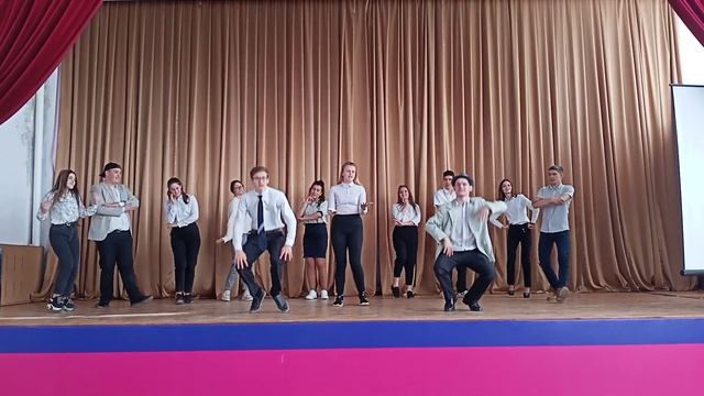 танец группы young life