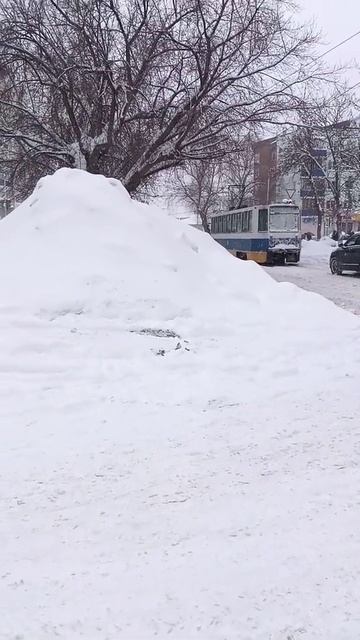 уфимский транспорт трамвай на улице свердлова 15 января 2022 снегопад в городе горы 3 метра снежные