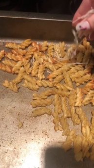 Простой рецепт чипсов из.. макарон 🤤