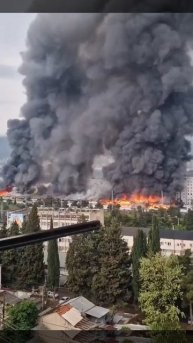 Эпичный пожар в Тбилиси — там горит известный «Дезертирский» рынок в центре города.