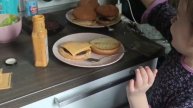 А мы тут гамбургеры делаем, справляется даже внучка