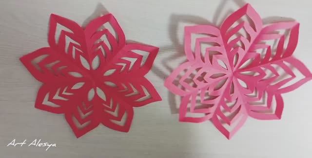 Как легко сделать красивую снежинку!