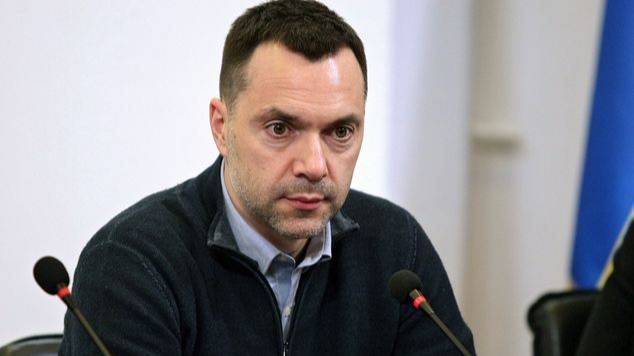 Зеленский ввел санкции против Арестовича и еще 75 человек