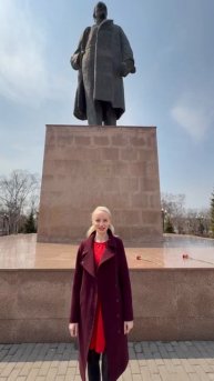 Активисты Сахалинского отделения КПКР в красный Первомай вышли к памятнику Владимиру Ильичу Ленину